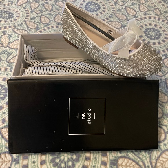 David’s Bridal Crystal Ballet Flats w/ Ribbon Bow - Picture 4 of 10